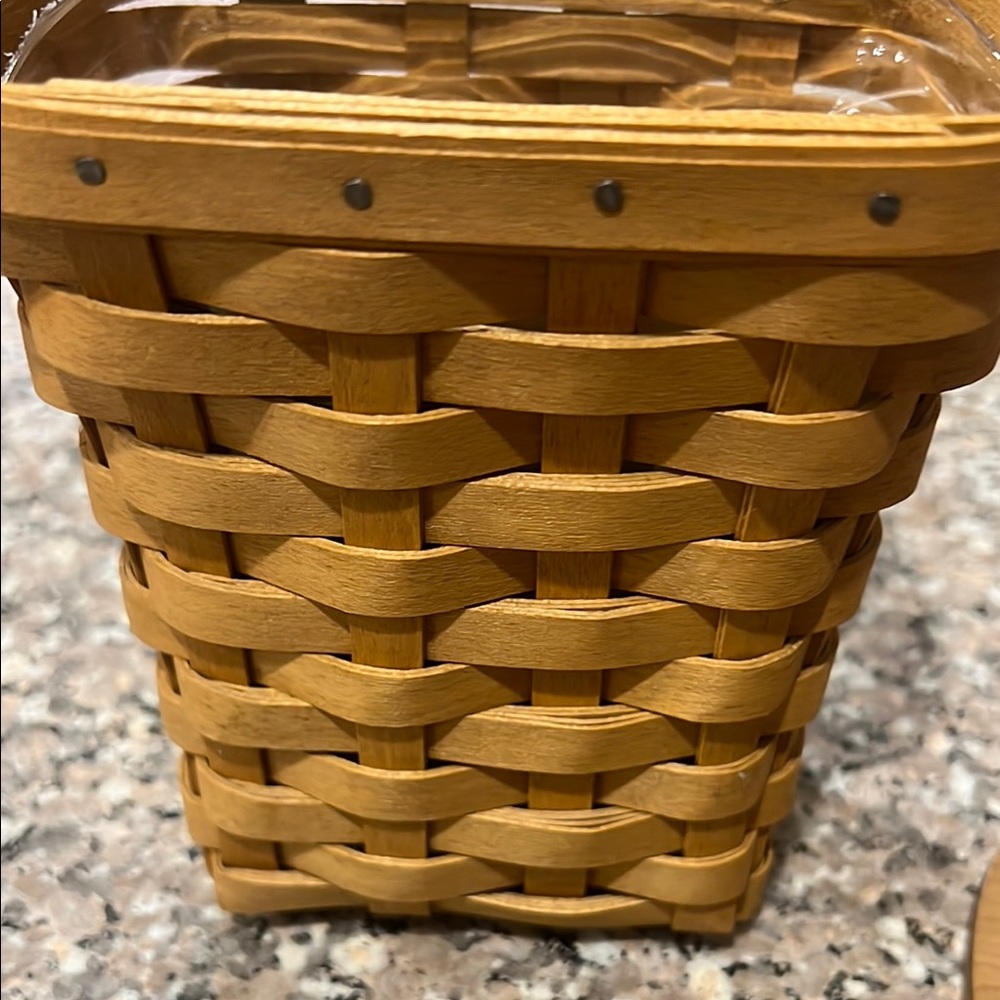 Woven Tan Basket with Lid - Picture 5 of 12